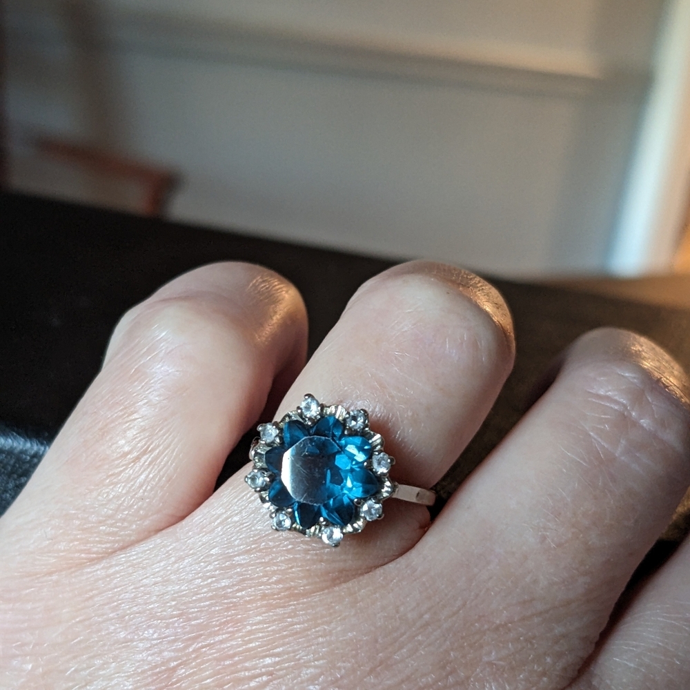 SALE! 10K Solid Gold Topaz Ring - Picture 3 of 10